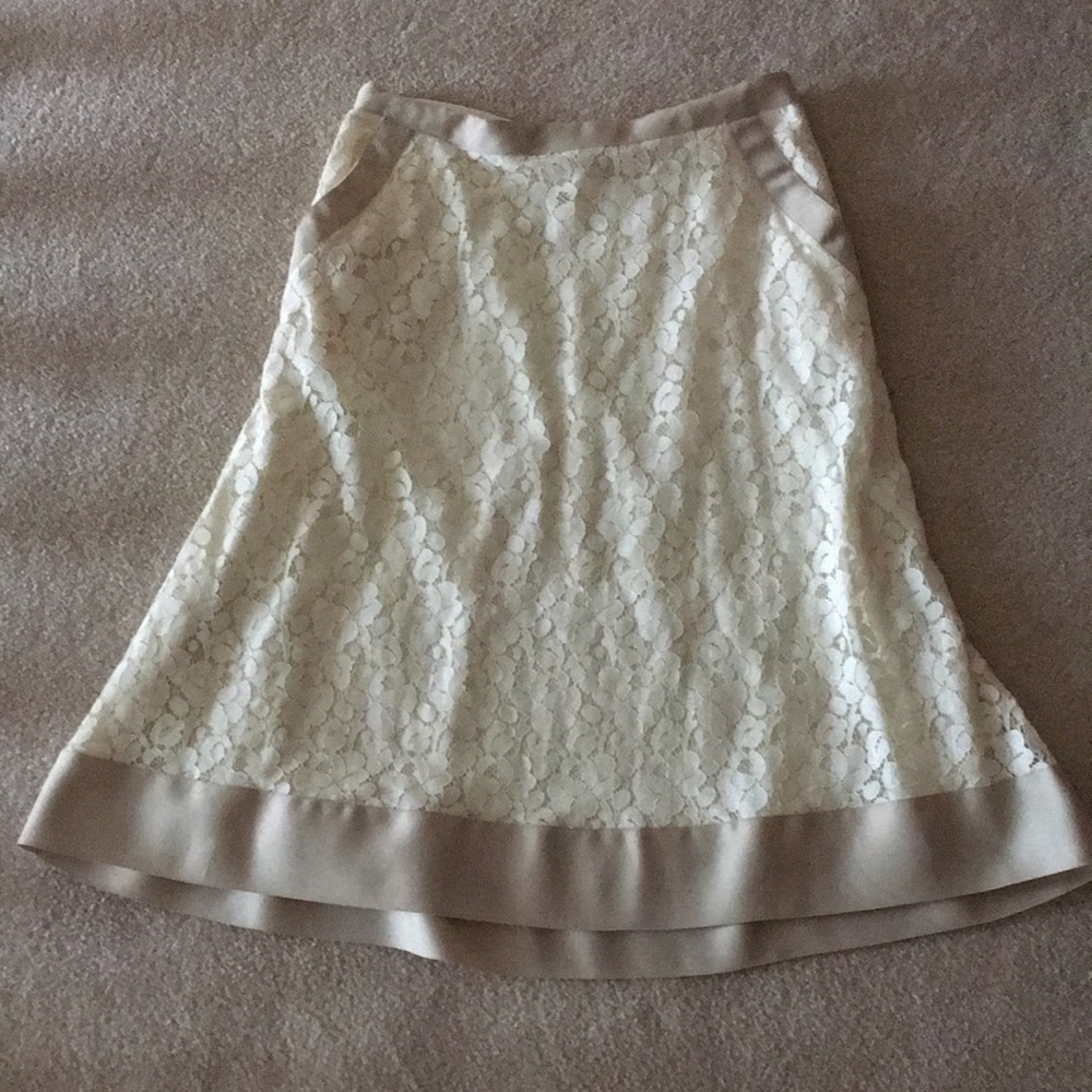 5/$15 Lace Cream Isaac Mizrahi Knee Length Flowy Dress Skirt